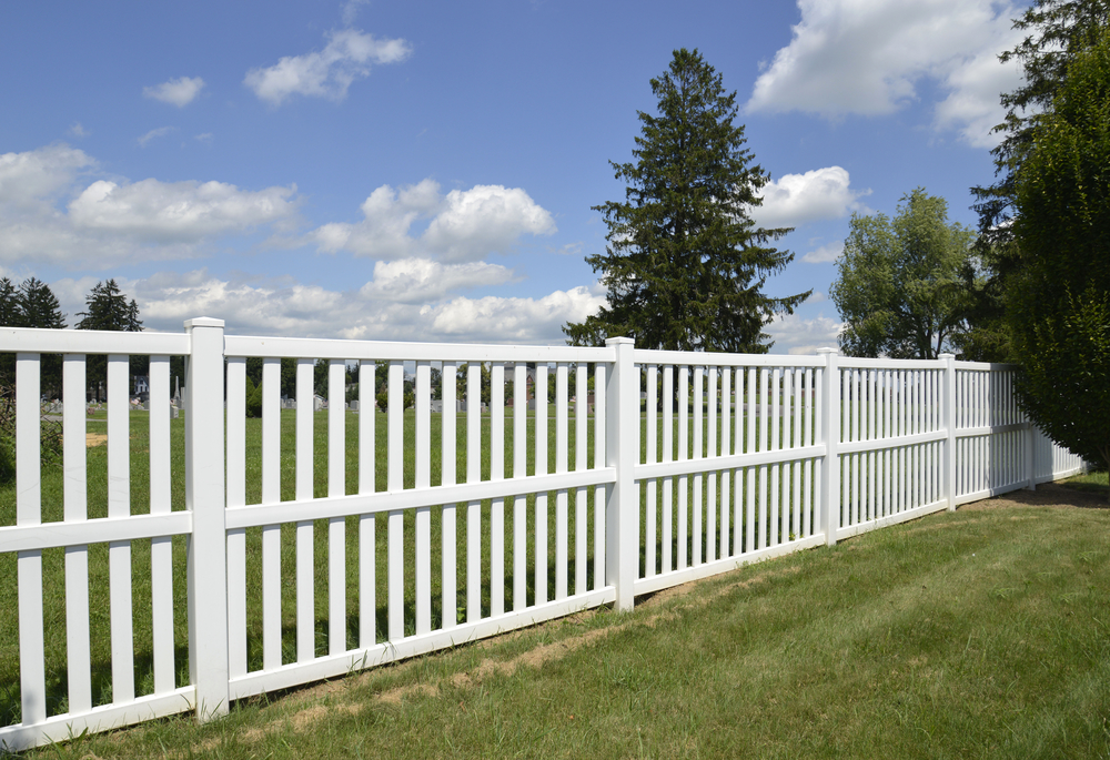 Choose the Right Vinyl Fence Color 
