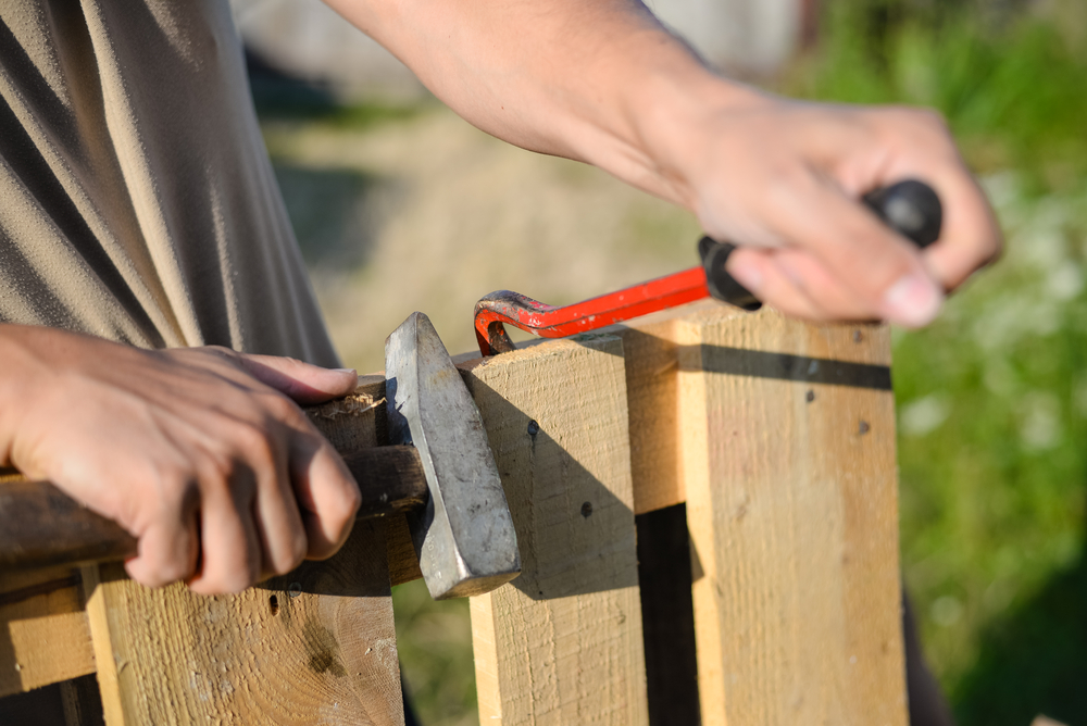 choosing fence repair replacement